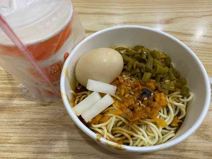 没错 这家襄阳牛肉面家的热干面最好吃 不过最好不要打包 会坨掉