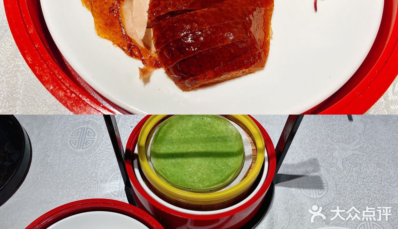 吃酥香烤鸭蘸蜜汁桃花酱