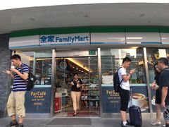 -全家便利店(漕溪北路七店)