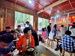 大堂-正宗李家土鸡米线店