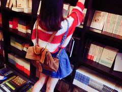 -钟书阁(松江泰晤士小镇店)