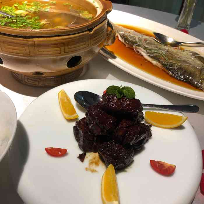 湖畔居花园餐厅-"第一次来这家店.停好车,看到湖边的景色感.