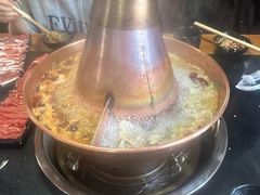 -果松木炭酸菜铜火锅·外婆参鸡汤
