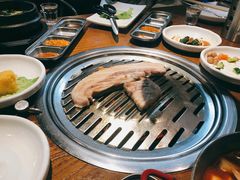 厚切五花肉-·缸桶屋·韩式牛肋条自助烤肉(西湖D11店)