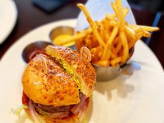 招牌汉堡-db Bistro & Oyster Bar by Daniel Boulud(滨海湾金沙店)