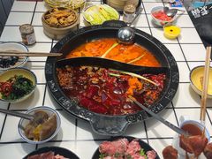 -卤校长重庆火锅(恒隆广场店)