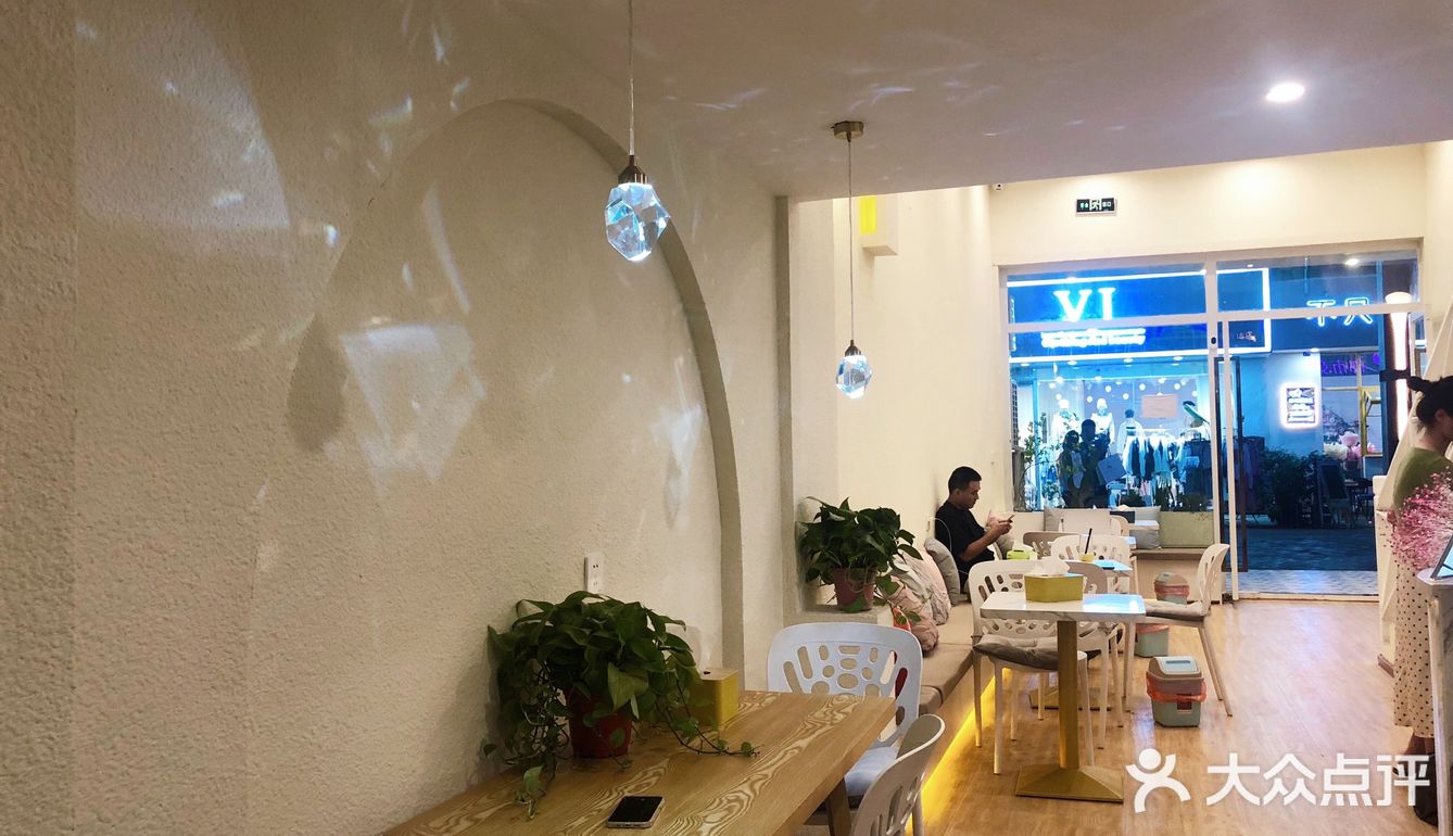 名字叫甜如饴（蜀都万达店）在郫县万达广场旁边的小街道