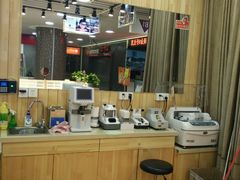 -MiRi眼镜连锁·蔡司·尼康控优点合作店(莘庄店)