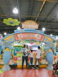 -维佳童话镇演出现场(徐东店)