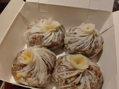 蛋黄芝士纸皮烧麦-鑫震源·苏式大虾生煎(山塘街店)