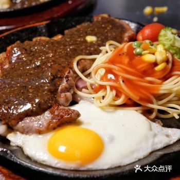 跟我们平时吃的牛排有所不同 这家店的牛排价格非常的实
