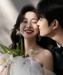 -雪中彩影婚纱摄影·微光艺术中心