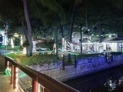 -亚龙湾亚泰商业街