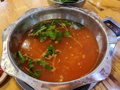 红酸汤锅-苗阿哥