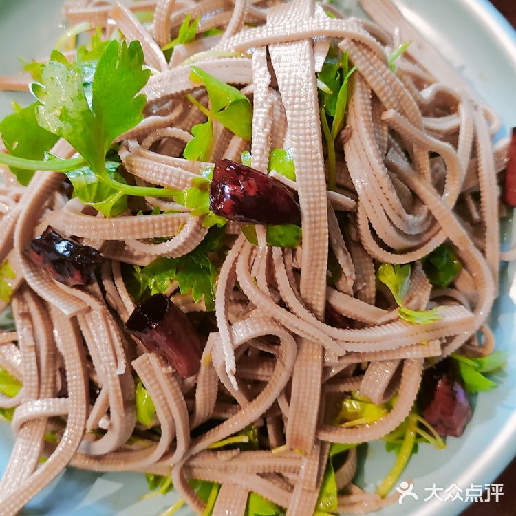 说到跃华春鲜牛府火锅，我首先想到的是那鲜嫩的牛肉！