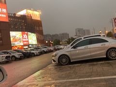 -家乐福南翔店停车场