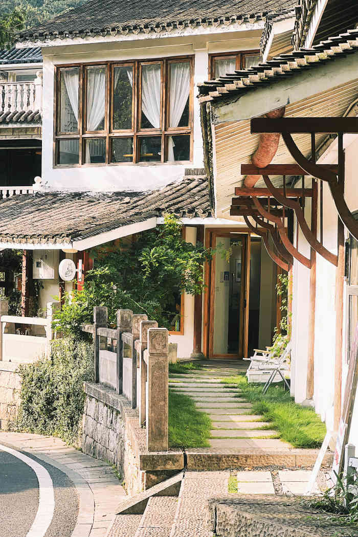 山舍pillowbooks(西湖店)-"阳光甚好,在满觉陇散步,路过发现了一个比.