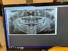 -瑞尔齿科(上海长风大悦城店)