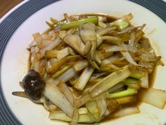 葱爆蛏子-吕氏疙瘩汤·私家菜馆(慈云寺店)