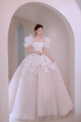 -洋洋婚纱品牌集合店