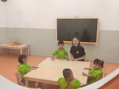 -小门牙好性格托育(北外滩中心)