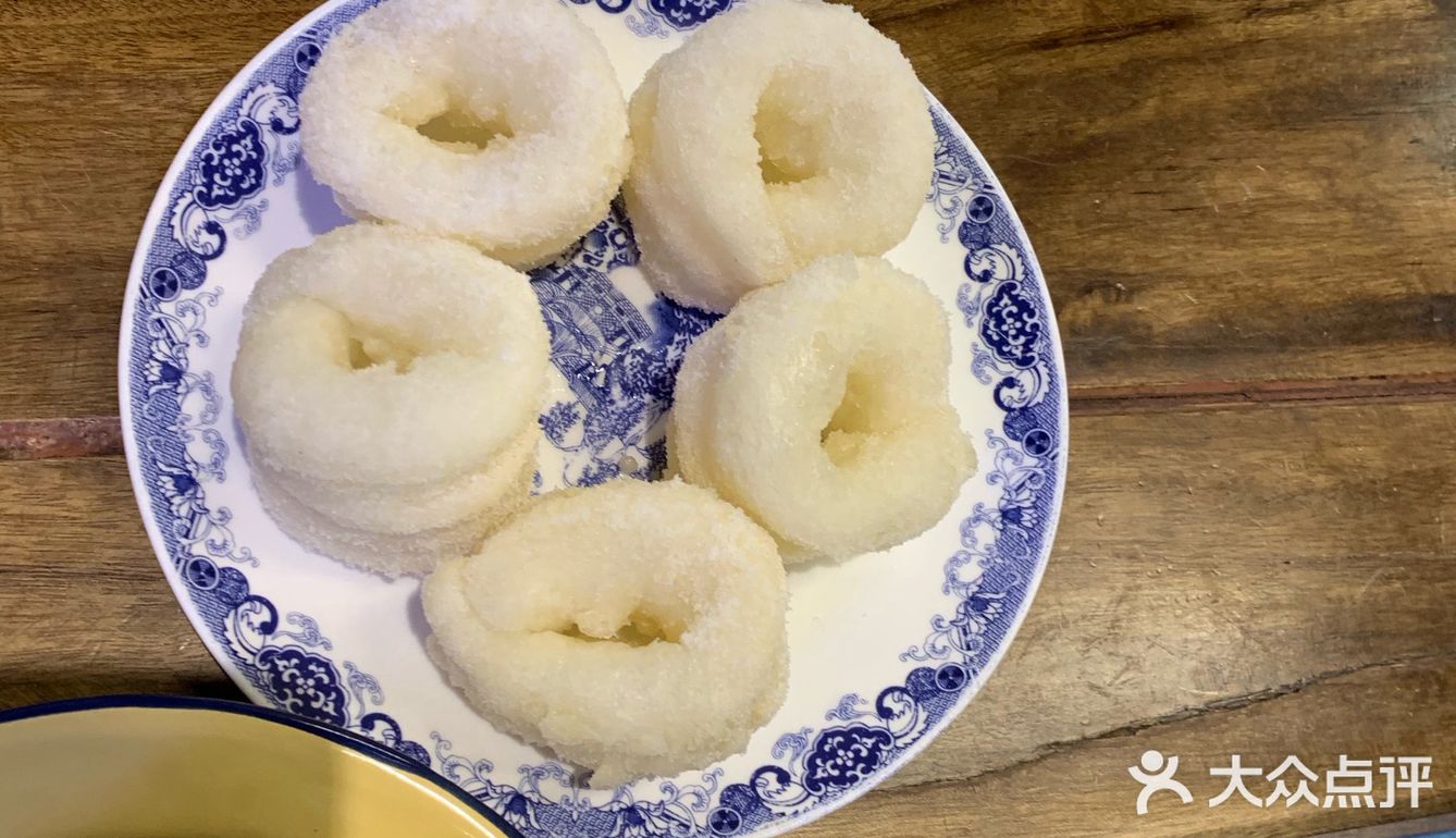 快餐品行业里面应该服务算好的，服务员也比较多