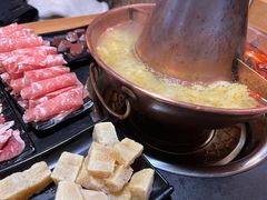 -果松木炭酸菜铜火锅·外婆参鸡汤