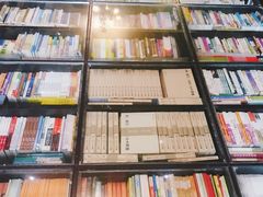 -钟书阁(松江泰晤士小镇店)