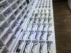 -臻美视爵眼镜·明月·依视路·蔡司折扣店(广渠门店)