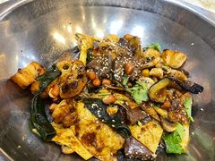 -愉肴麻辣香锅(中山路店)