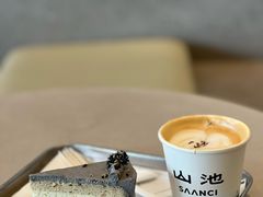 黑芝麻豆乳戚风蛋糕-SAANCI山池咖啡(海上世界文化艺术中心店)