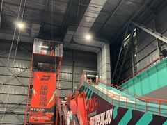 -极限PLAY运动娱乐新世界·团建派对潮玩休闲馆·室内蹦极高空游乐园