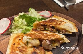 Grilled Chicken Cheese Flatbread