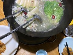 -茸梅路右拐龙虾-农家菜(松江店)