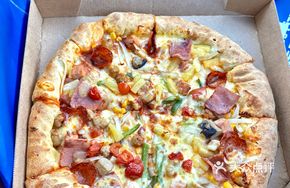 Premium Heart Pizza with Cheese and Sausage Crust