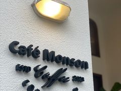 -Café Monson