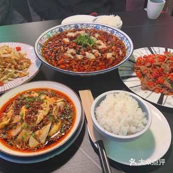 公司附近约朋友吃个便饭，刷到这家川菜小馆，总体感觉挺