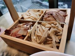 四宫格牛杂-月满大江火锅(总府路店)