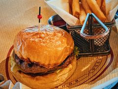 -BOURBON 玻本美式餐厅酒吧(虹桥新天地店)