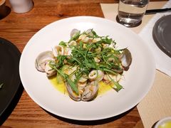 温热海鲜沙拉配牛油果-Mercato莫卡多露台餐厅与酒吧(K11店)