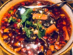 烈焰红唇-胡桃里音乐酒馆(环亚凯瑟琳广场店)