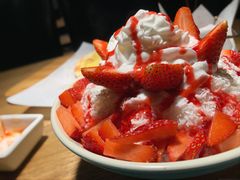 草莓牛奶冰沙-LYFATTI 莱芙缇(赣水路店)