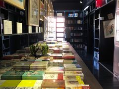 -钟书阁(松江泰晤士小镇店)