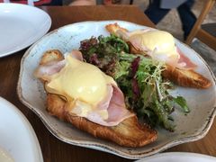 -ROAST coffee & eatery