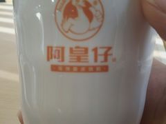 等候中的茶杯-阿皇仔烧鹅(麦地店)