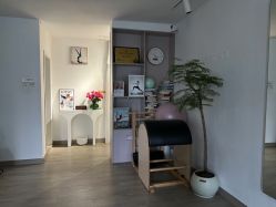 -闺蜜瑜伽·普拉提女性塑形馆