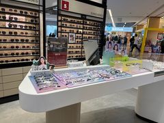 -博士眼镜集团石人工眼镜(虹口万泰店)