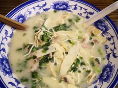 -何太太馄饨面铺(大浒东苑店)