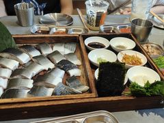 -围炉肉舍•炭烤活鳗•丹东海鲜烤肉(步行街店)