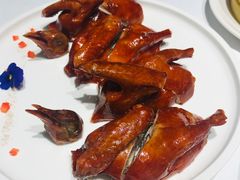 玻璃皮润烧乳鸽-北京厨房(西安SKP店)